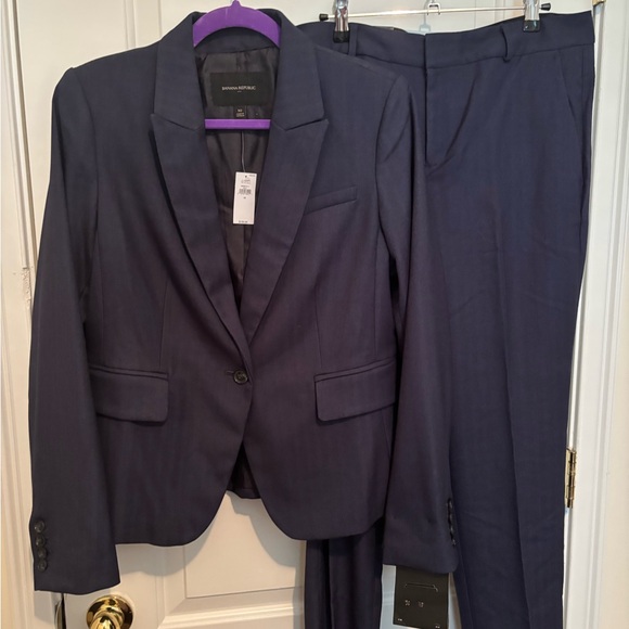 Banana Republic Women’s size 10 Dark Blue Suit NWT - Picture 1 of 9